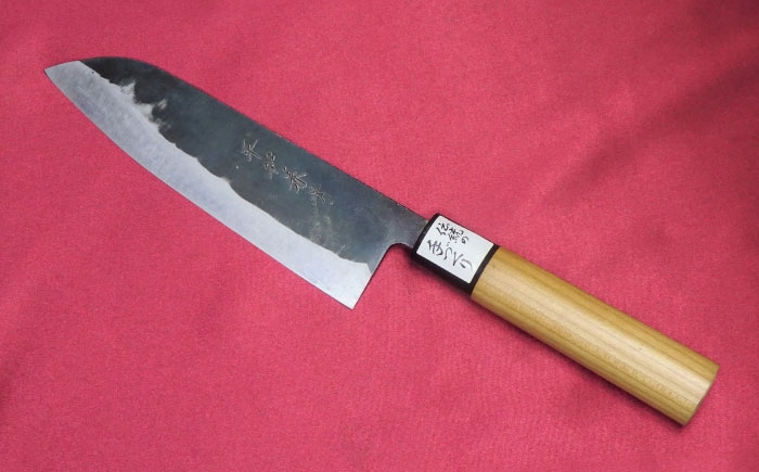 最高級安来鋼青紙鋼を使用！鍛冶屋職人による手造り鍛造の三徳包丁