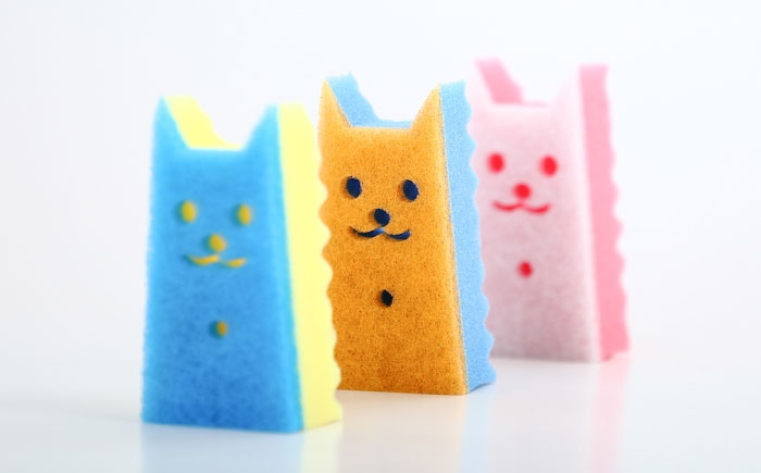 吊るして保管できる！犬猫デザインの可愛いキッチンスポンジ