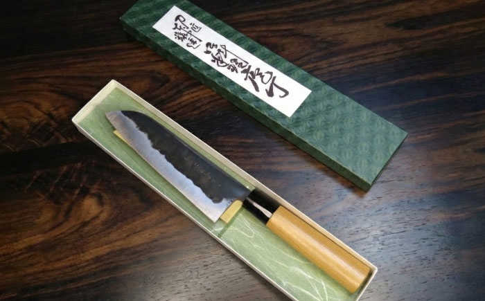 最高級安来鋼青紙鋼を使用！鍛冶屋職人による手造り鍛造の三徳包丁
