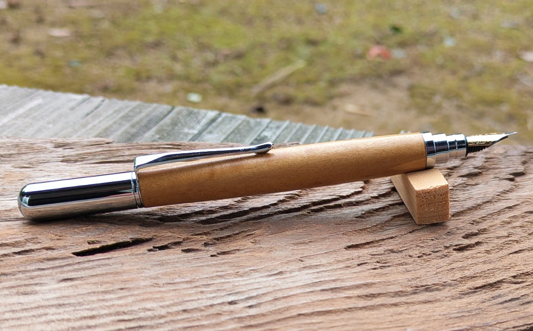 サテンウッド （ リボン杢 ） の万年筆N （ C ）