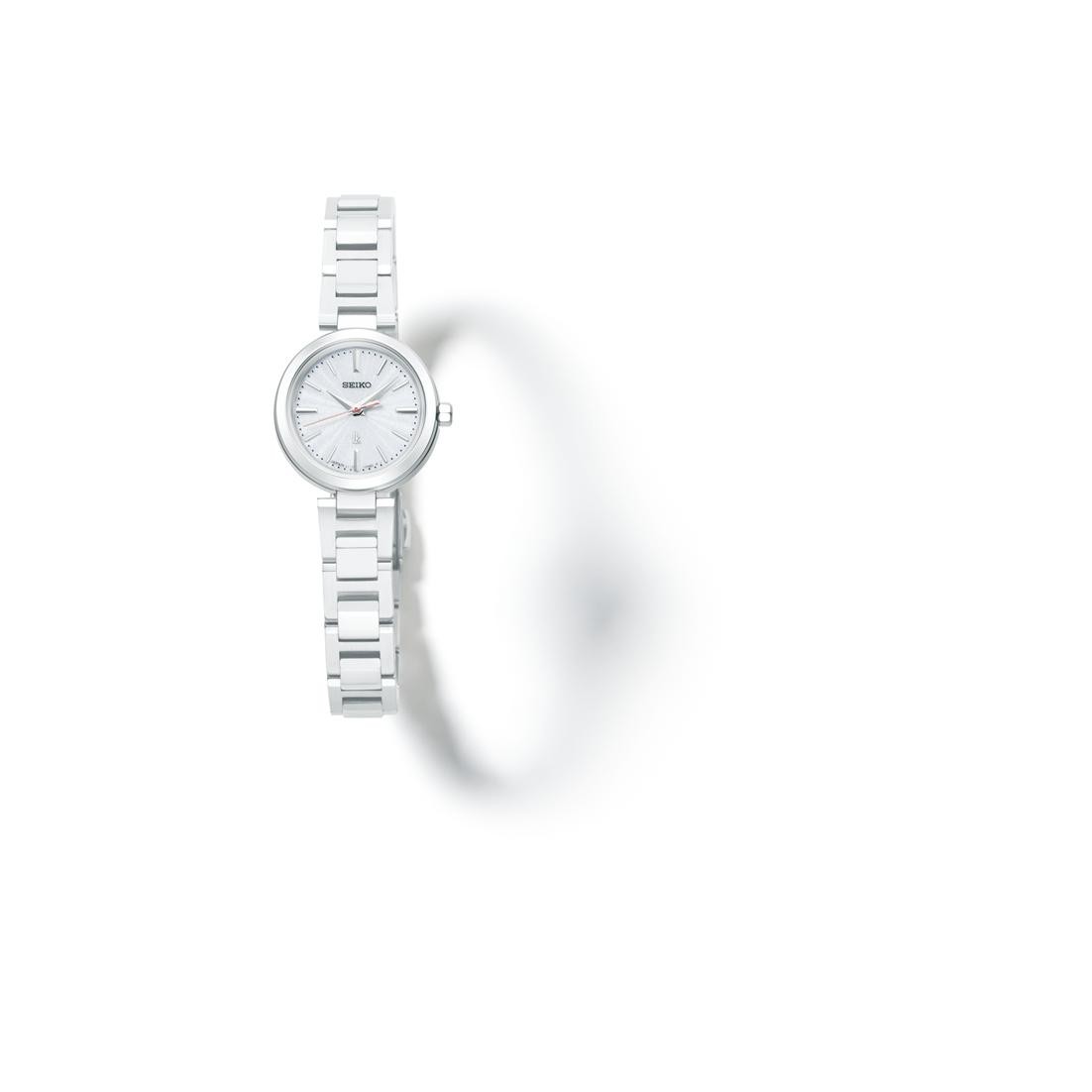 心彩る、光をまとう。美しく毎日を彩る。