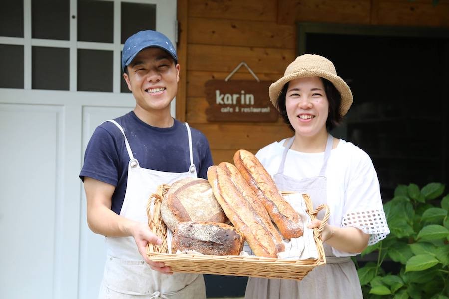cafe karinは南小国町の山の中にあるカフェです。
家族の力を借りながら姉弟で営んでいます。