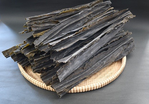 北海道日高の海の恵みをたっぷり2kg！お徳用日高昆布をお届けします。