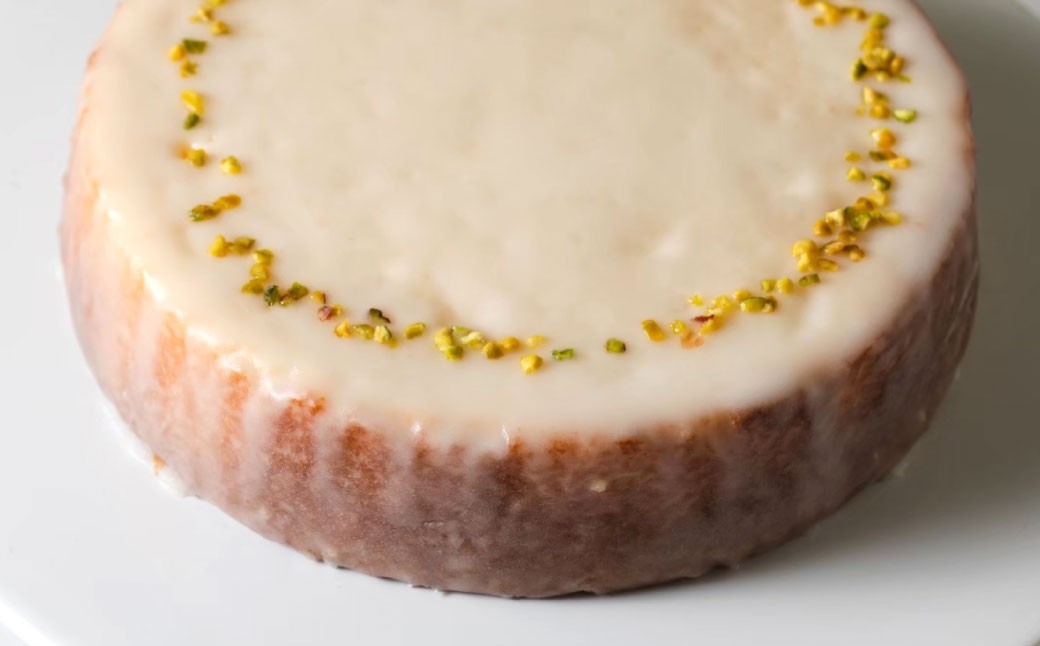 レモン風味のバターパウンドケーキ「ウィークエンドシトロン」1個（直径約15cm）