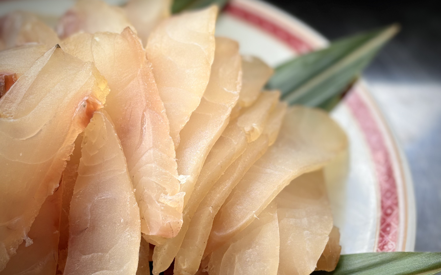 南伊勢産真鯛の燻製はカルパッチョにも