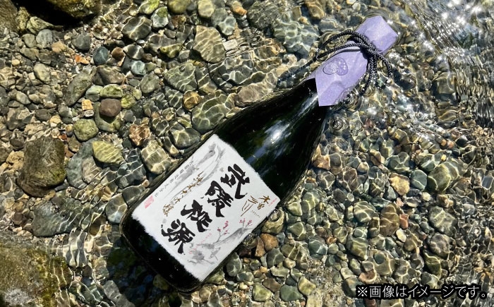 グラスの中に花が咲く。立ちのぼる、気品。山田錦を40％まで磨き上げた純米大吟醸。