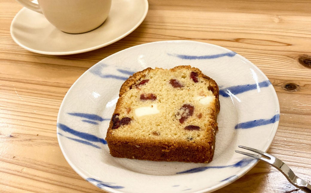 しっとり食感のパウンドケーキ 【クランベリーとホワイトチョコ】 1本 ／ ベリー チョコ ケーキ 洋菓子 お菓子 菓子 スイーツ