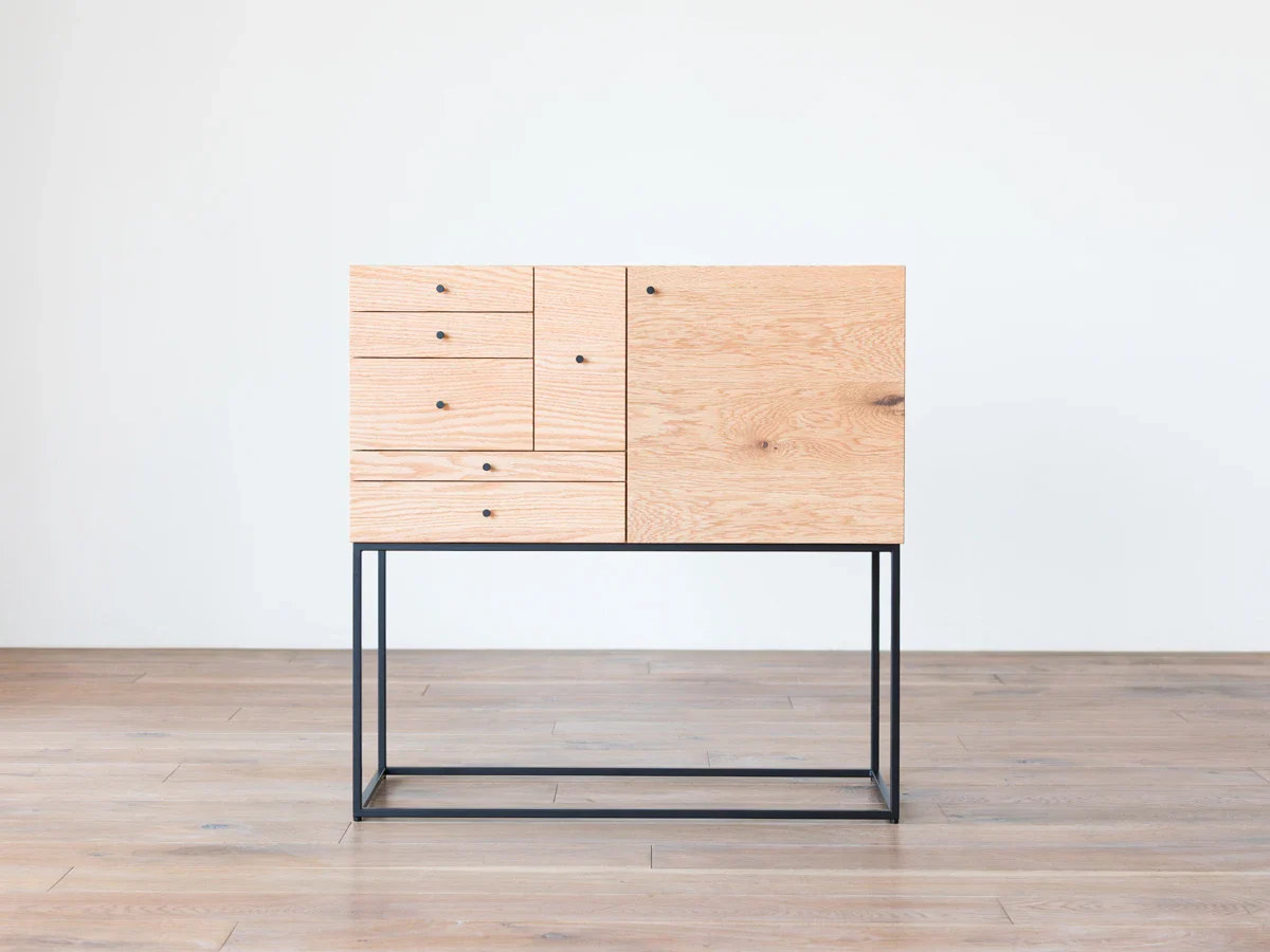 【受注生産】職人が一点一点丁寧に仕上げた力強い天然の木目が美しい収納棚。 サイド ボード 。