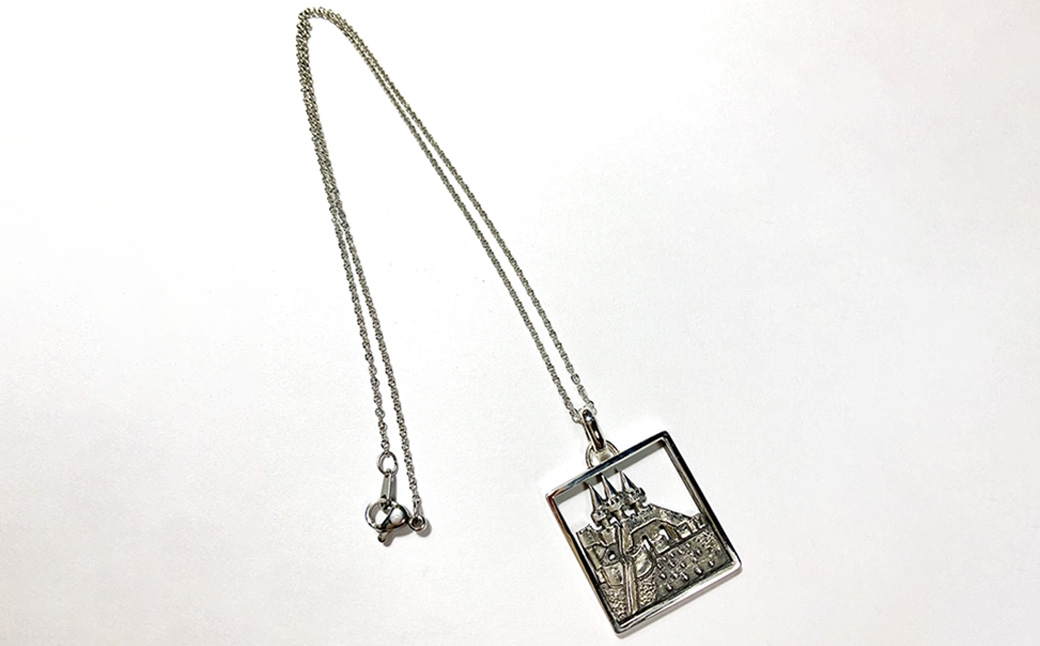 飛鳥山公園 50年の歴史を持つお城のすべり台のシルバーペンダント