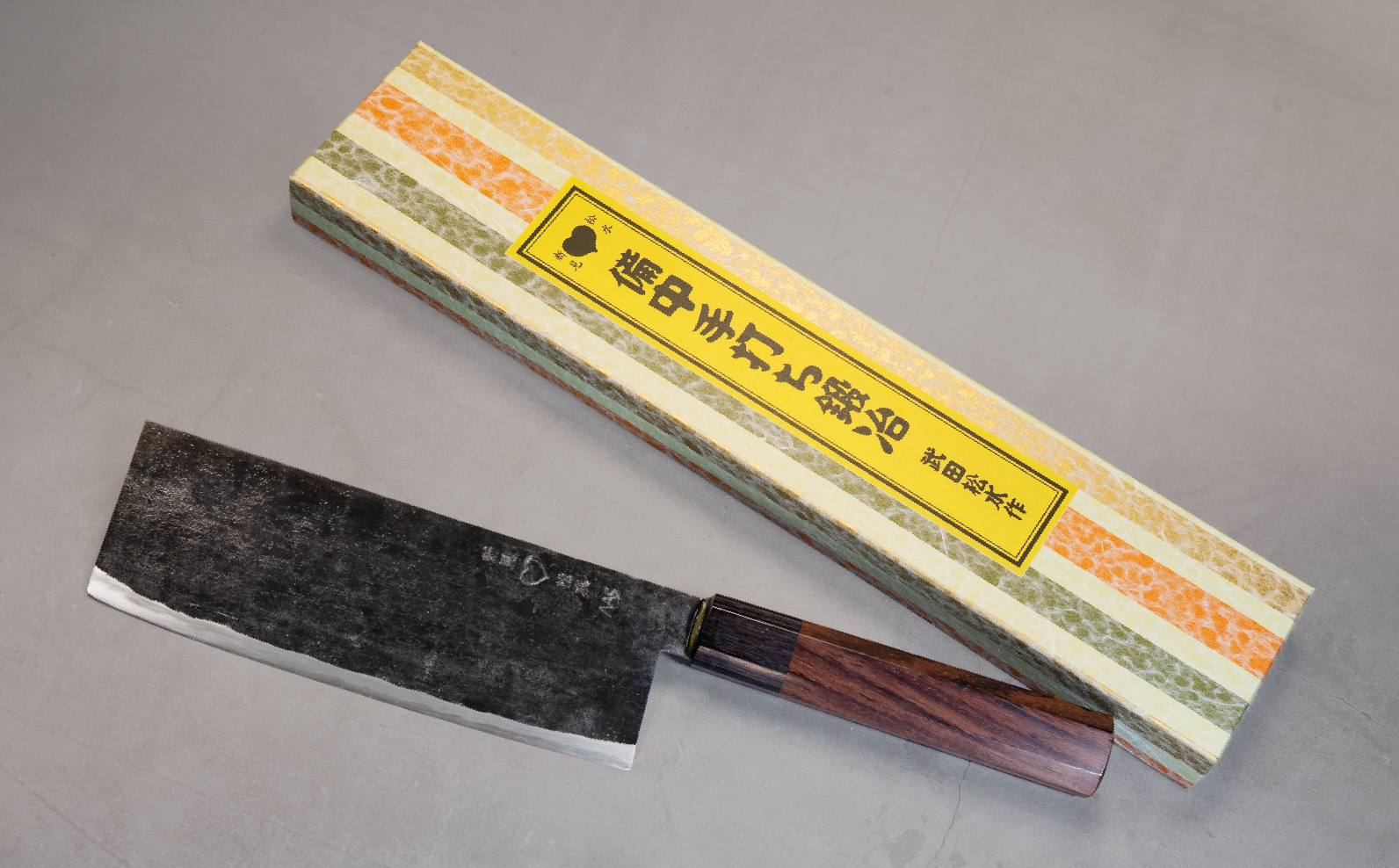 武田刃物の人気包丁を新見市ふるさと納税でご用意。伝統技術を未来へつなぐ一品としてぜひご検討ください。