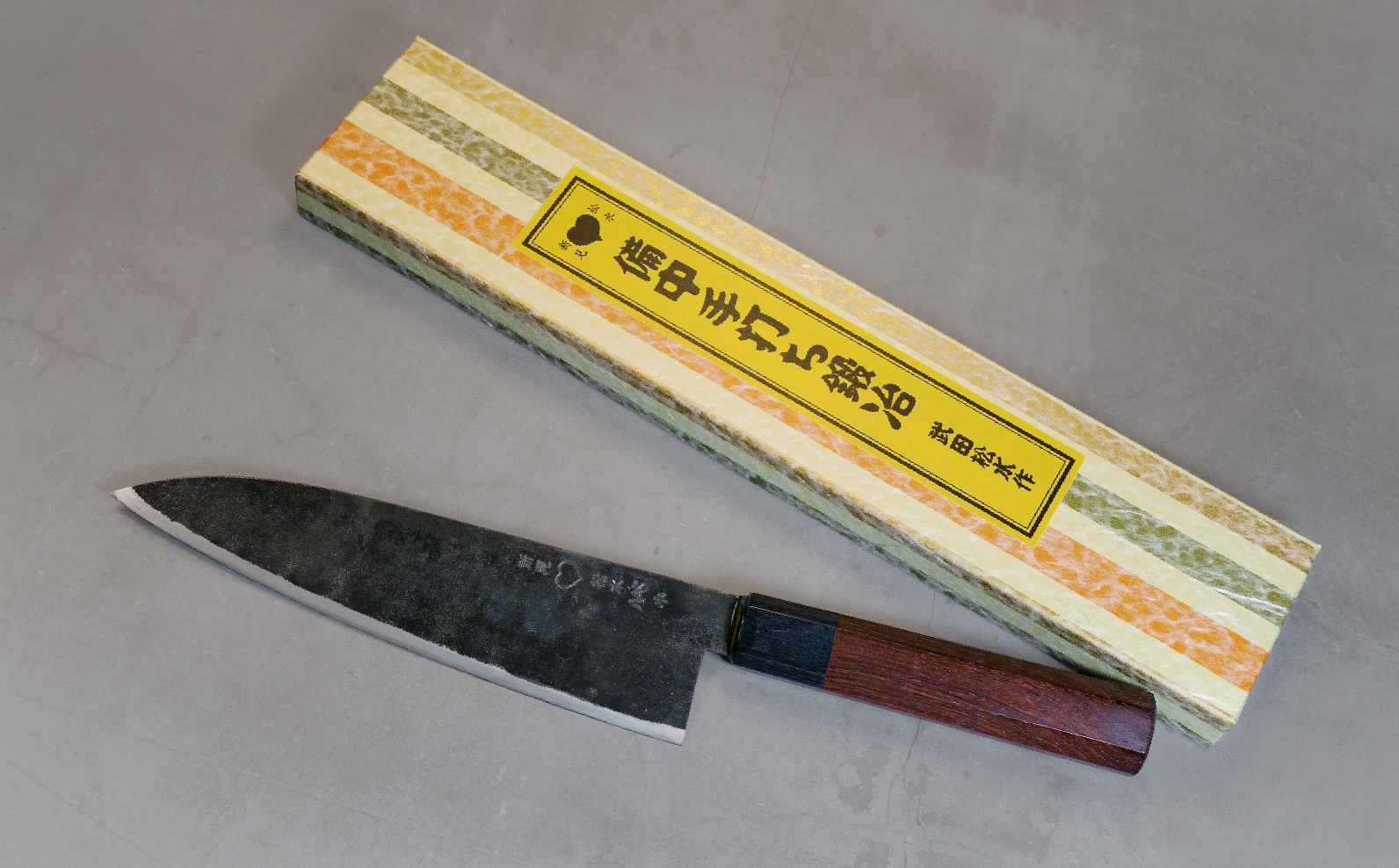 武田刃物の人気包丁を新見市ふるさと納税でご用意。伝統技術を未来へつなぐ一品としてぜひご検討ください。