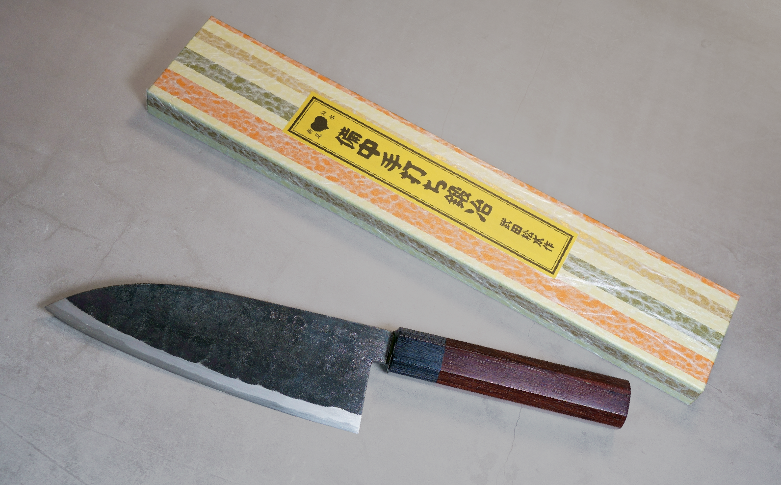 武田刃物の人気包丁を新見市ふるさと納税でご用意。伝統技術を未来へつなぐ一品としてぜひご検討ください。