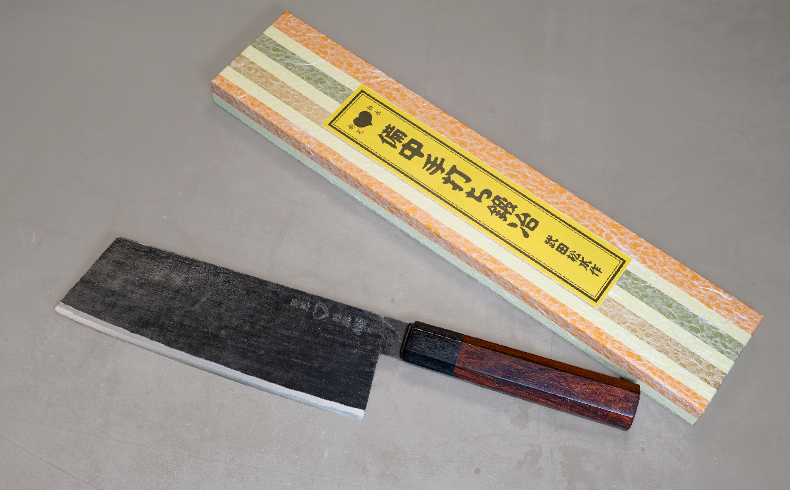 武田刃物の人気包丁を新見市ふるさと納税でご用意。伝統技術を未来へつなぐ一品としてぜひご検討ください。