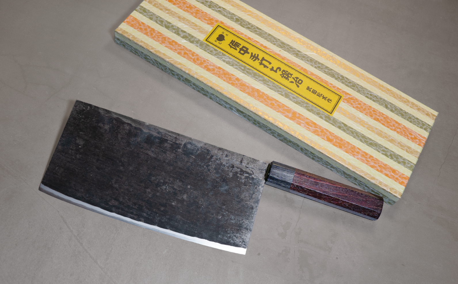 武田刃物の人気包丁を新見市ふるさと納税でご用意。伝統技術を未来へつなぐ一品としてぜひご検討ください。