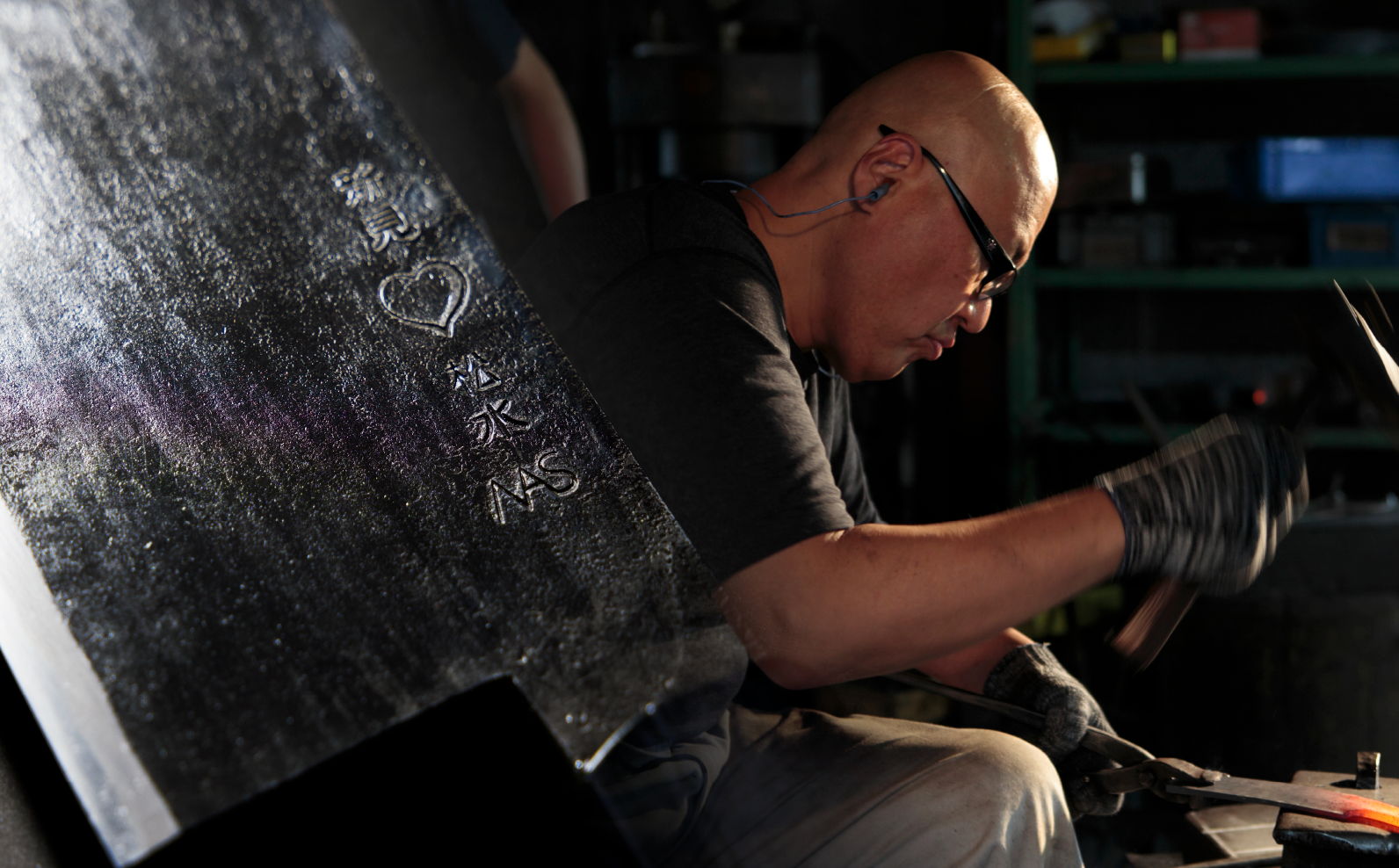 三代目武田松水が技を継承。伝統と合理性を融合した高品質な刃物づくりで世界中に多くのファンを持つ逸品です。