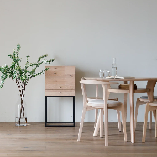 【受注生産】職人が一点一点丁寧に仕上げた力強い天然の木目が美しい収納棚。