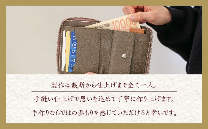 イタリア産牛革使用。シンプルに使いやすい二つ折り財布