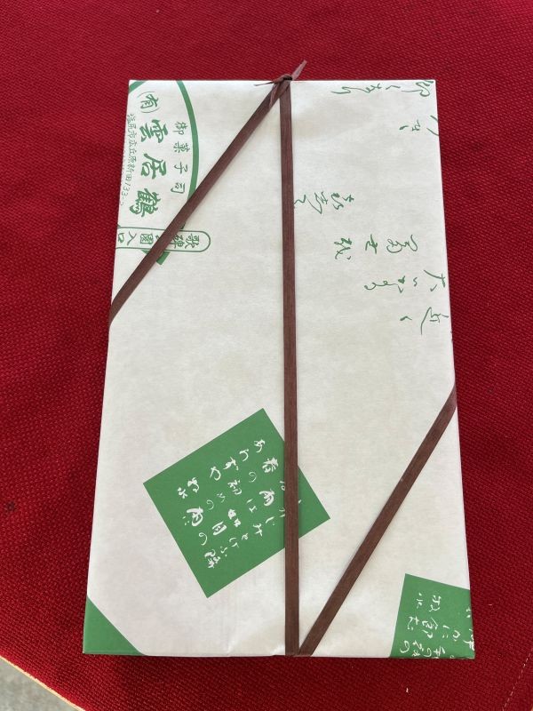 1600g と 2100g と 2400g は、木箱入りのご用意です。