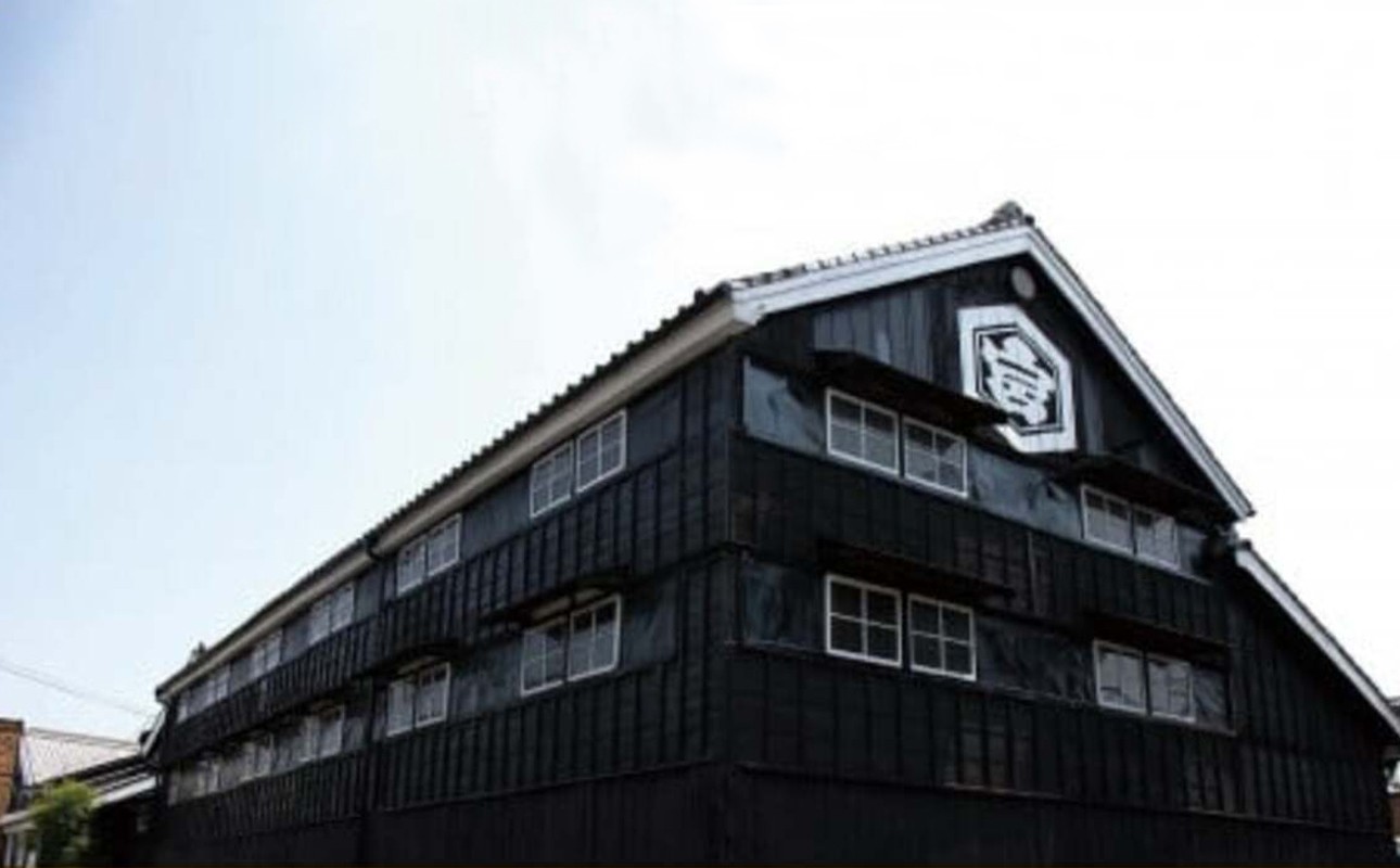 三重県四日市市にある宮崎本店の酒蔵（本社）