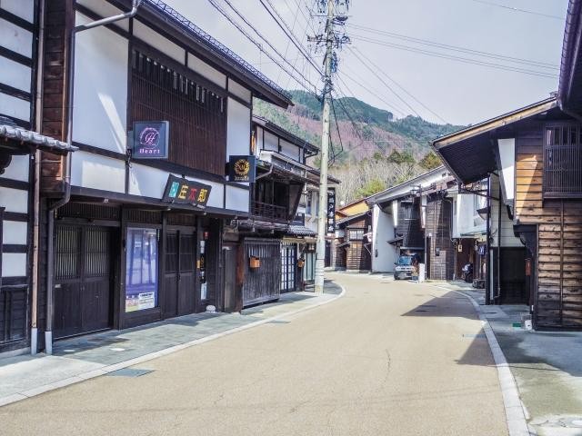 伝統工芸が生み出される、木曽平沢の街並み