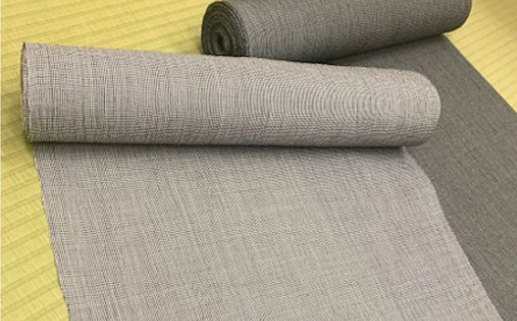 独特のシボ（しわ）が特徴の「小千谷縮」 微塵格子の小千谷縮反物