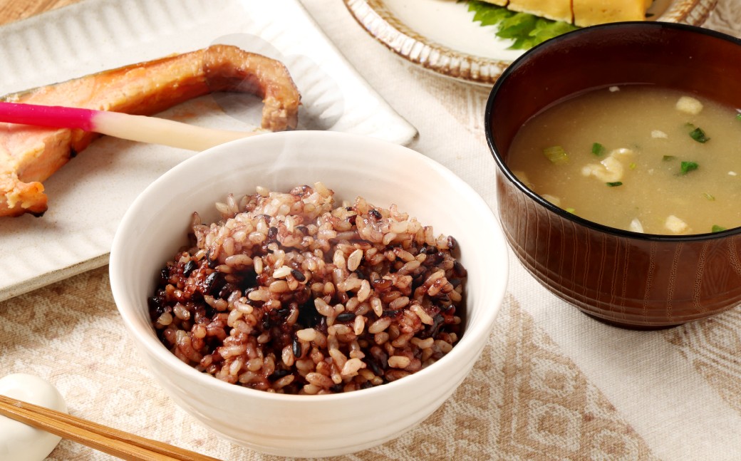 【令和7年産米】【6ヶ月定期便】【お手軽玄米】くろまい＆げんまい パックご飯150g 12個入り×6ヶ月