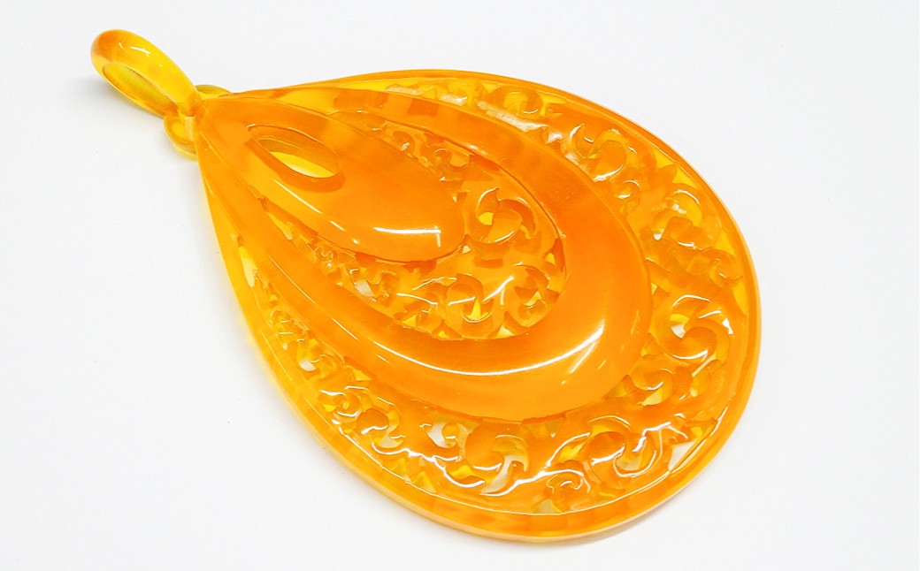 【本べっ甲】ペンダントトップ (唐草彫り) ／ アクセサリー トップのみ 鼈甲 べっ甲 唐草模様 雫型 長崎県 長崎市