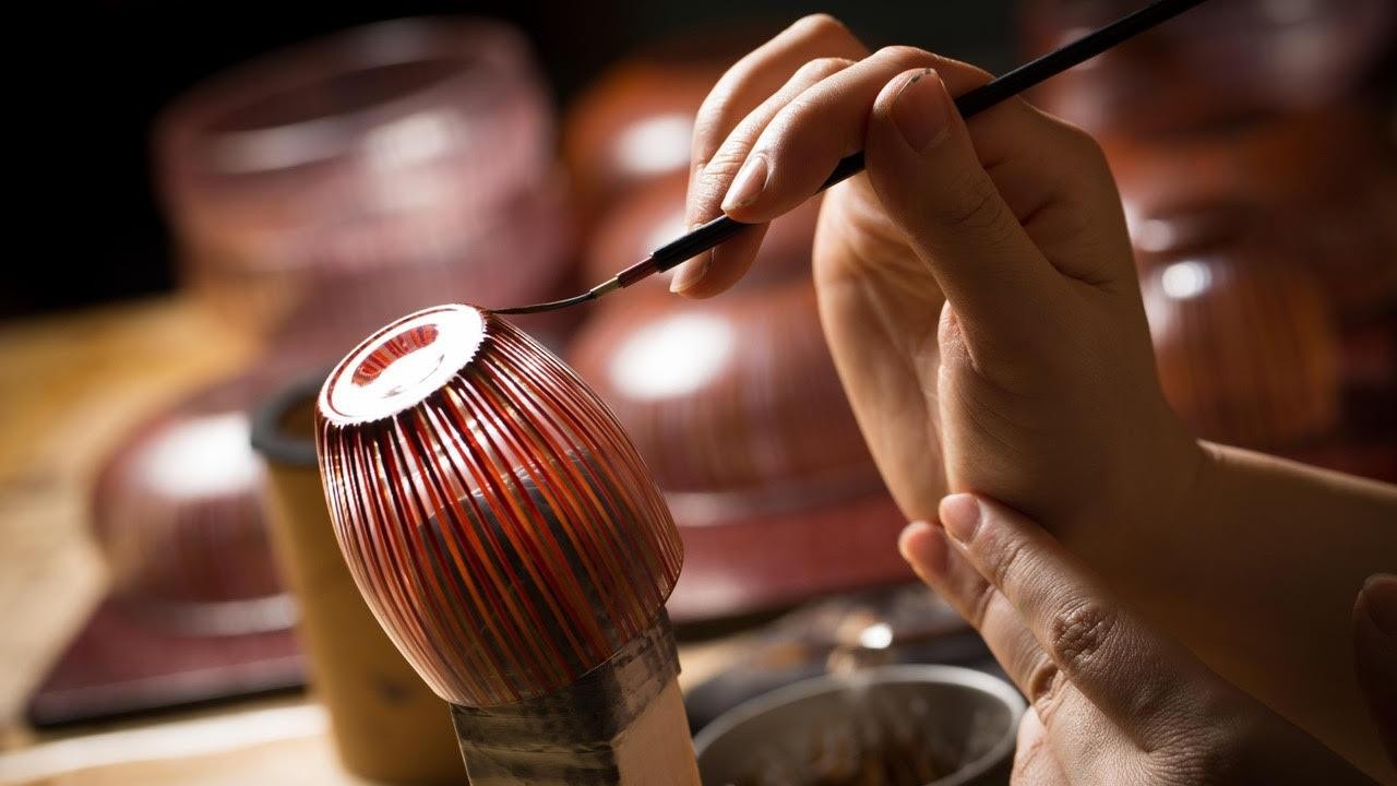 食卓に、万華鏡のひとしずく。漆硝子のきらめきを。