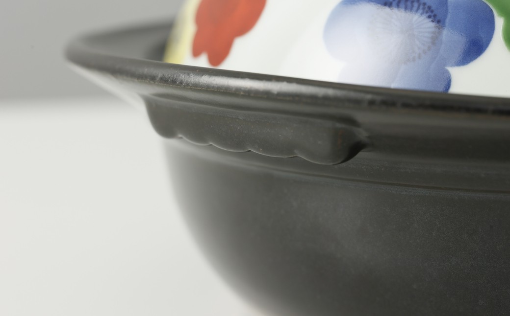 持ち手に溝があり持ちやすくなっています