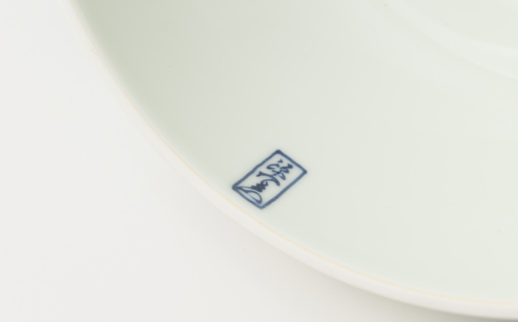 蓋裏に源右衛門窯の描印があります