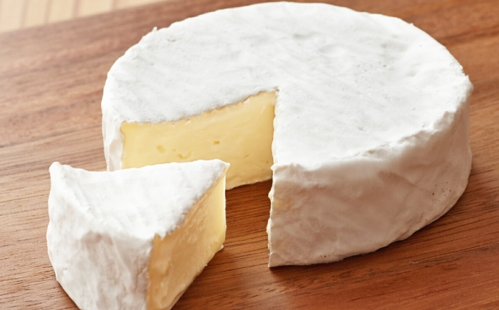 チーズ トミーノチーズ 愛媛県 伝統製法 おつまみ 乳製品 白カビチーズ 白カビ まろやか 濃厚 大人気チーズ 美味しいチーズ