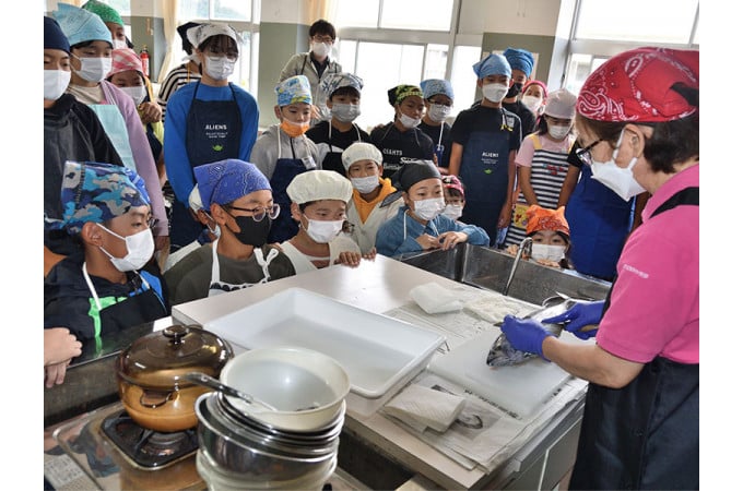 B122-20 大人気☆戸村の味付き若鶏チキンバー「チキンヒーロー」(計2kg・80本前後) 肉 鶏肉 惣菜 - 宮崎県日南市｜ふるさとチョイス -  ふるさと納税サイト