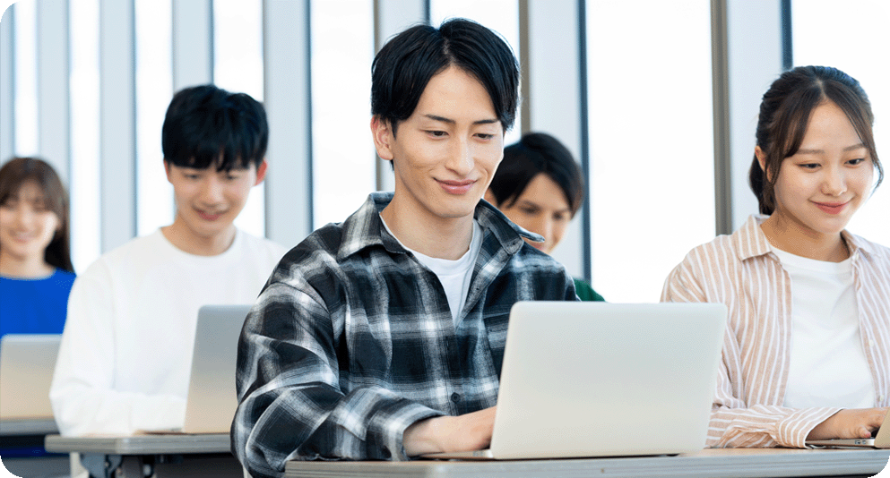 奨学金の提供による経済的なサポート