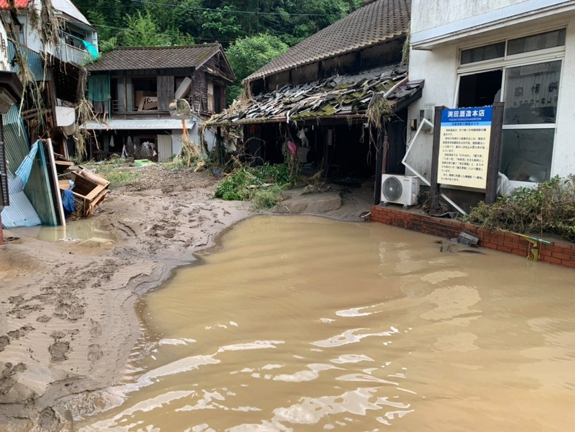 
球磨川の氾濫により水につかった一勝地界隈