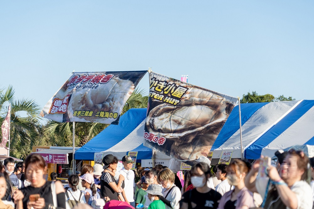 山武市の夏の一大イベント「サマーカーニバル」では、大船渡市が三陸の海の幸であるホタテや牡蠣を販売しました。