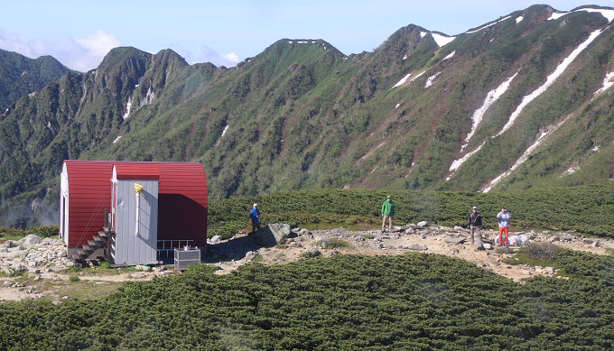 中央アルプス縦走路のハイライト・檜尾岳にぽつんと一軒家。 登山者、自然を見守るぬくもりたっぷりの山小屋にしたい！