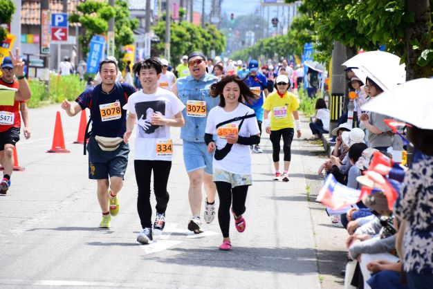 新緑の奥越路を駆け抜ける第60回越前大野名水マラソン開催を応援