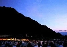 長良川と金華山を背景にした岐阜の伝統、長良川薪能を応援したい！【長良川薪能応援寄附金】