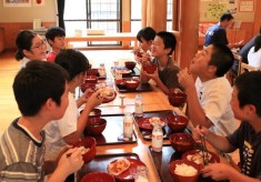 【第２弾】「すべての子どもにおいしい自校給食を。地域の愛情を未来へつなぐ食育プロジェクト。～「キムタクごはん」発祥の地！塩尻市の挑戦～」