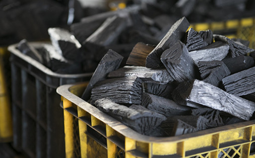 厚真町の炭窯で焼き上げた高品質の木炭が登場！