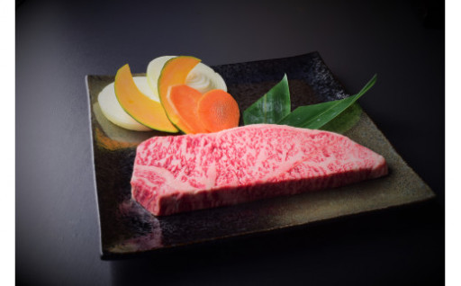 柔らかくて甘い飛騨牛のステーキは、素敵なデートを盛りあげます。