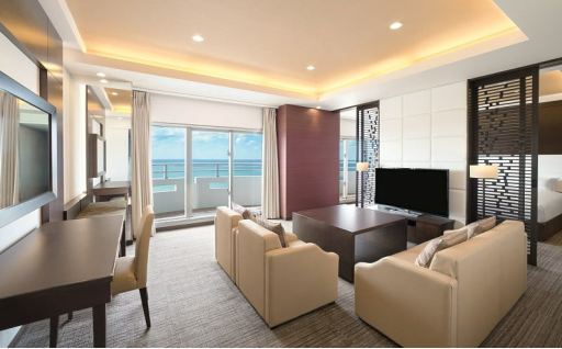 ＜グランドメルキュール沖縄残波岬リゾート＞ジュニアスイート（和洋室）夕朝食付きペア宿泊券