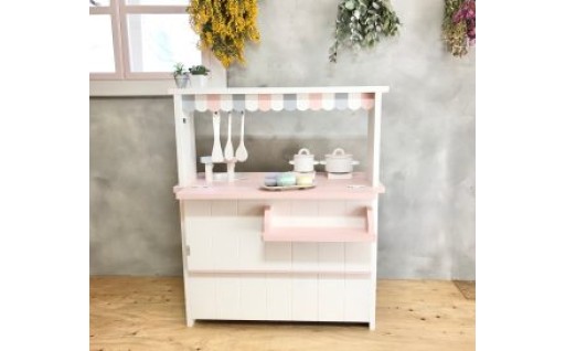 身体に優しい素材のおままごとキッチン　メーベルヒナナのおままごとキッチンです。