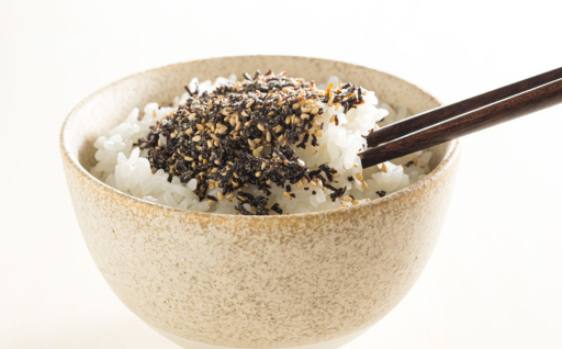 北海道産昆布の旨味と胡麻の香ばしさ！北のふりかけこんぶ