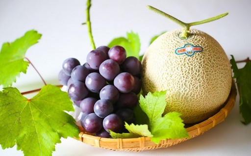 ＜先行受付＞メロン2L1玉ピオーネ1房セット