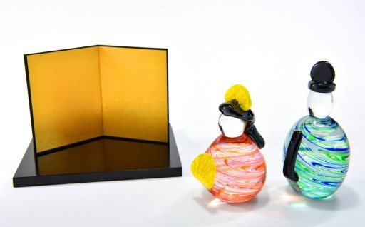 インテリアにも最適。上品なクリアガラスのお内裏様とお雛様