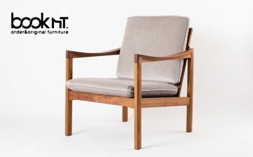 木の温もりと、季節に寄り添うチェア