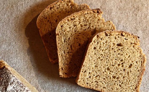 【農家パンVERUM】素朴で力強い薪窯パン