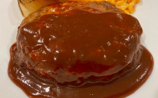 近江牛100％の贅沢。2種の本格ソース