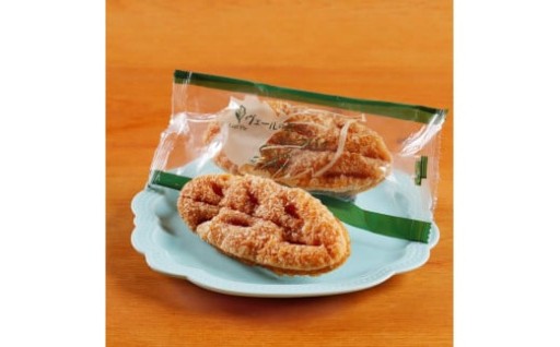 パリッとした食感と口の中に広がる香ばしいバターの香り　リーフパイ